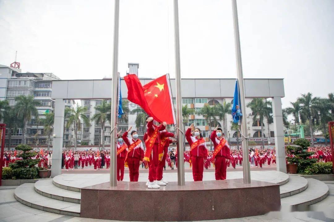 上升的白气球
