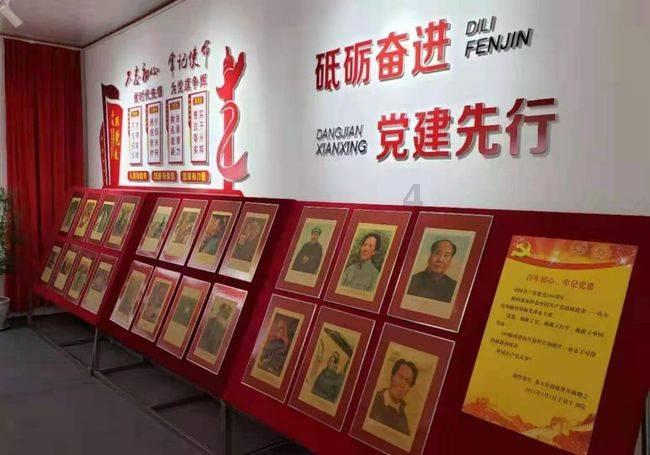 逃离废弃的卡车场